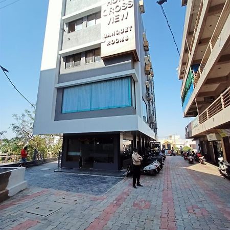 Hotel Crossview Palanpur Bagian luar foto