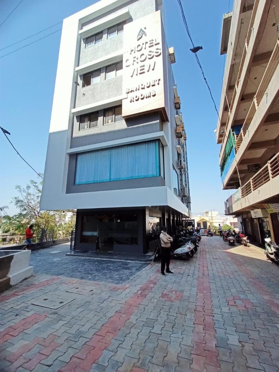 Hotel Crossview Palanpur Bagian luar foto