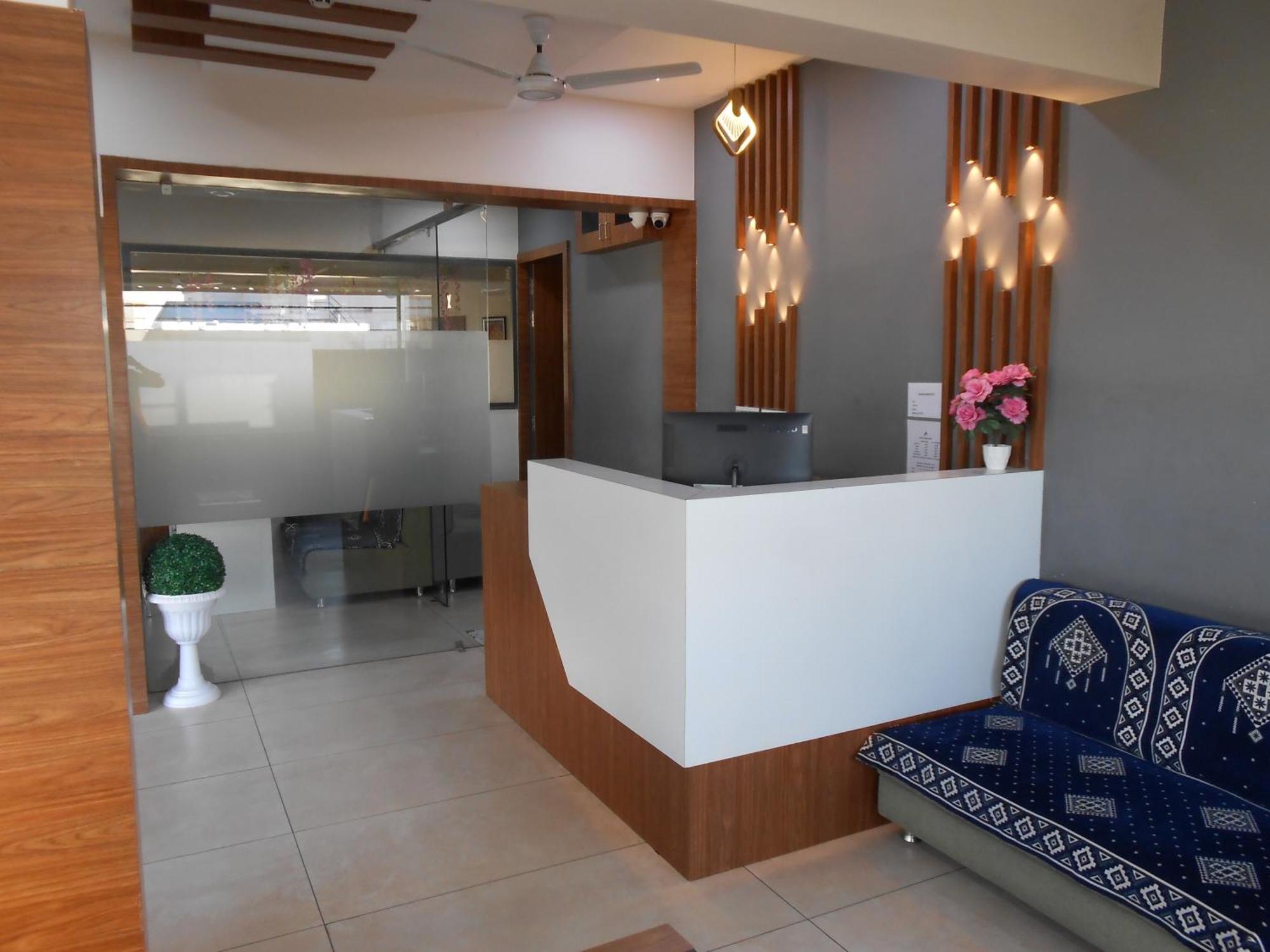Hotel Crossview Palanpur Bagian luar foto