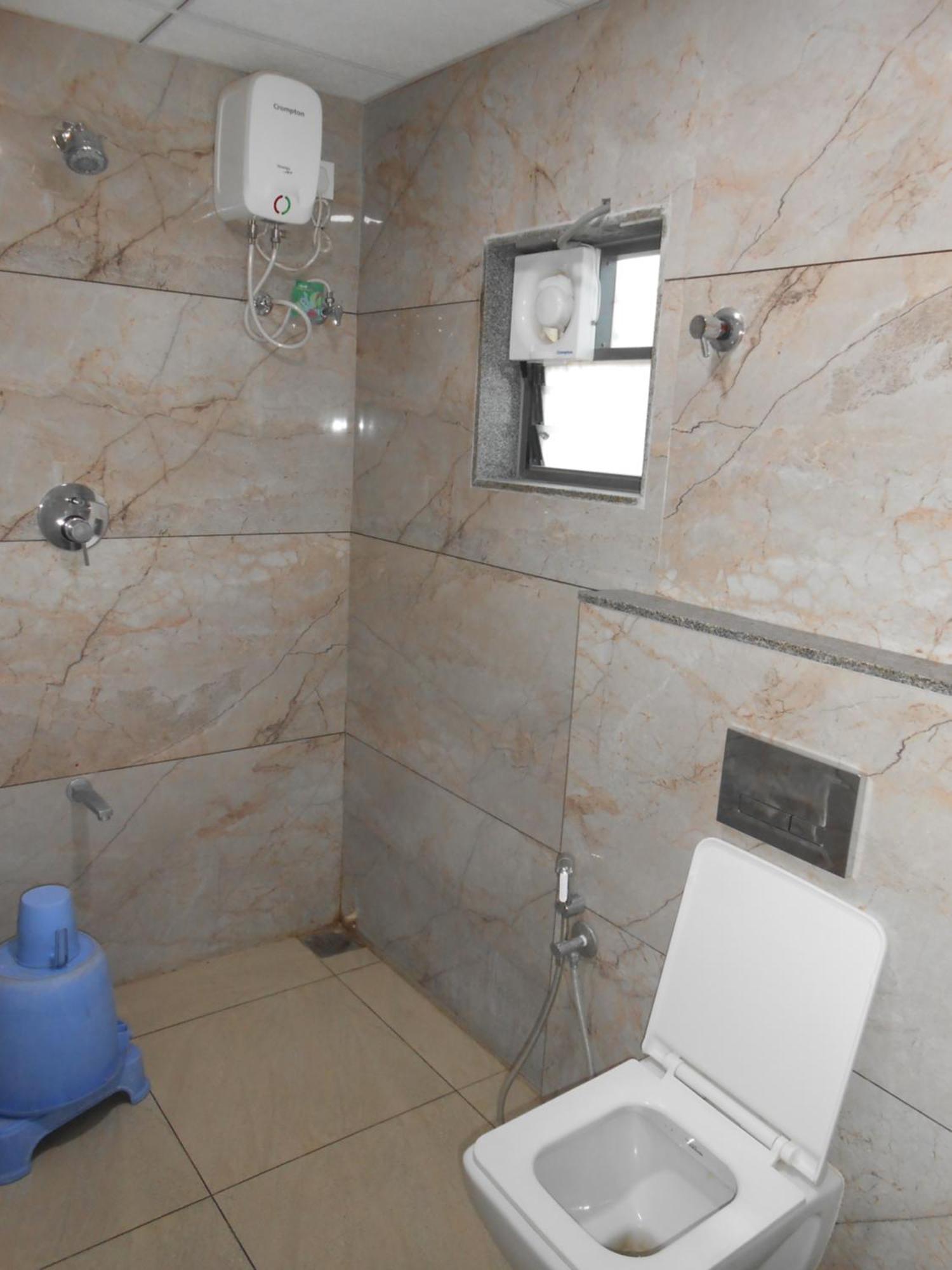 Hotel Crossview Palanpur Bagian luar foto