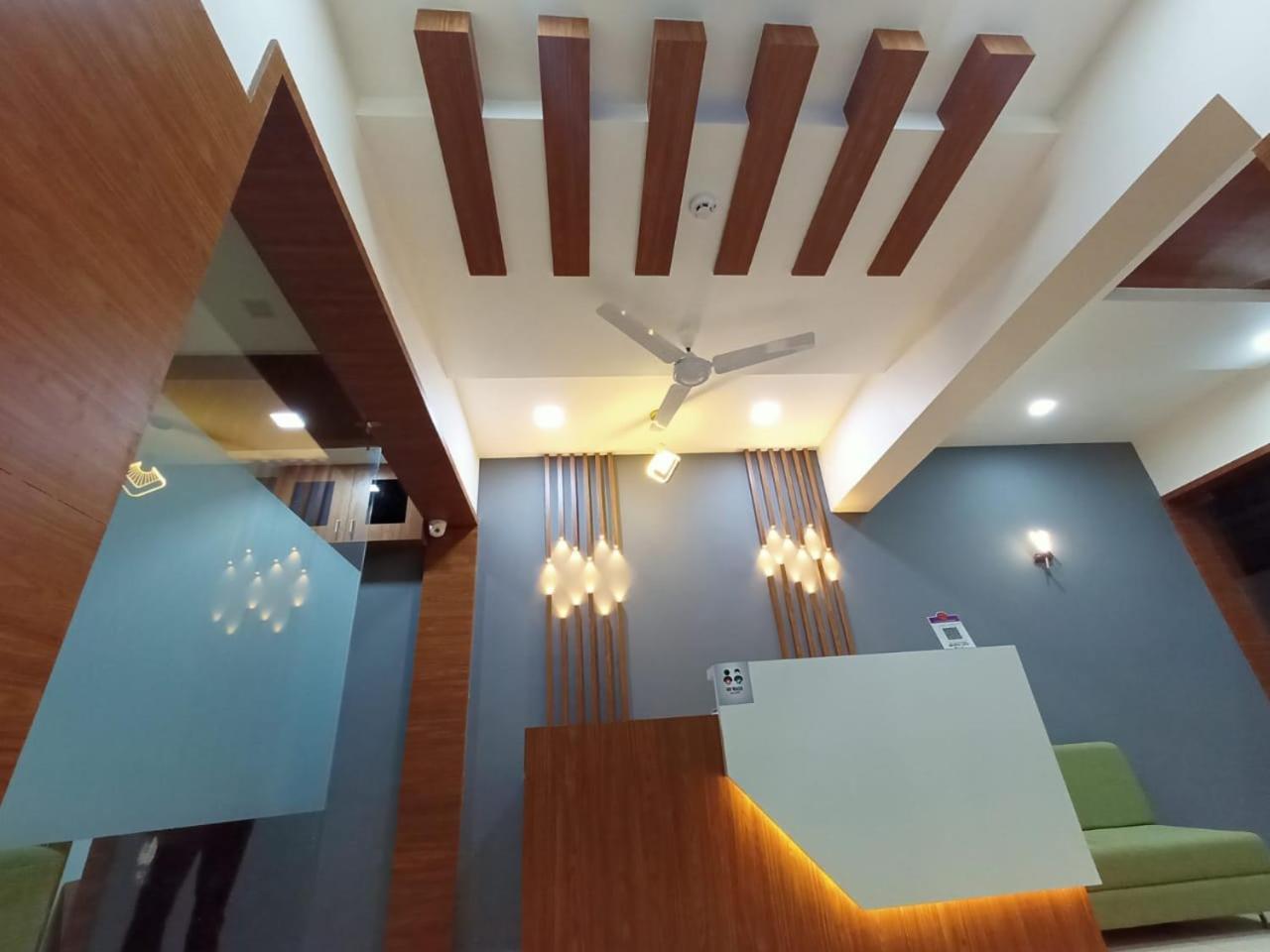 Hotel Crossview Palanpur Bagian luar foto