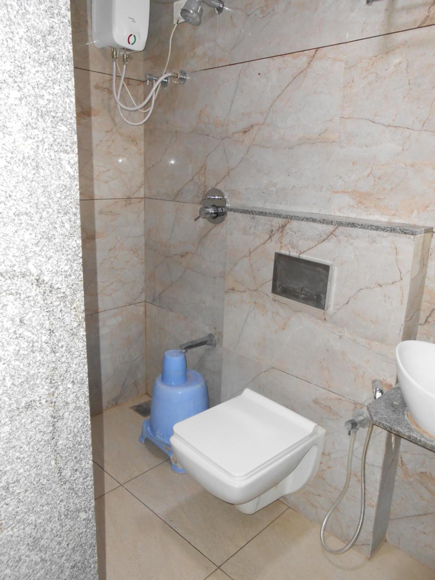 Hotel Crossview Palanpur Bagian luar foto