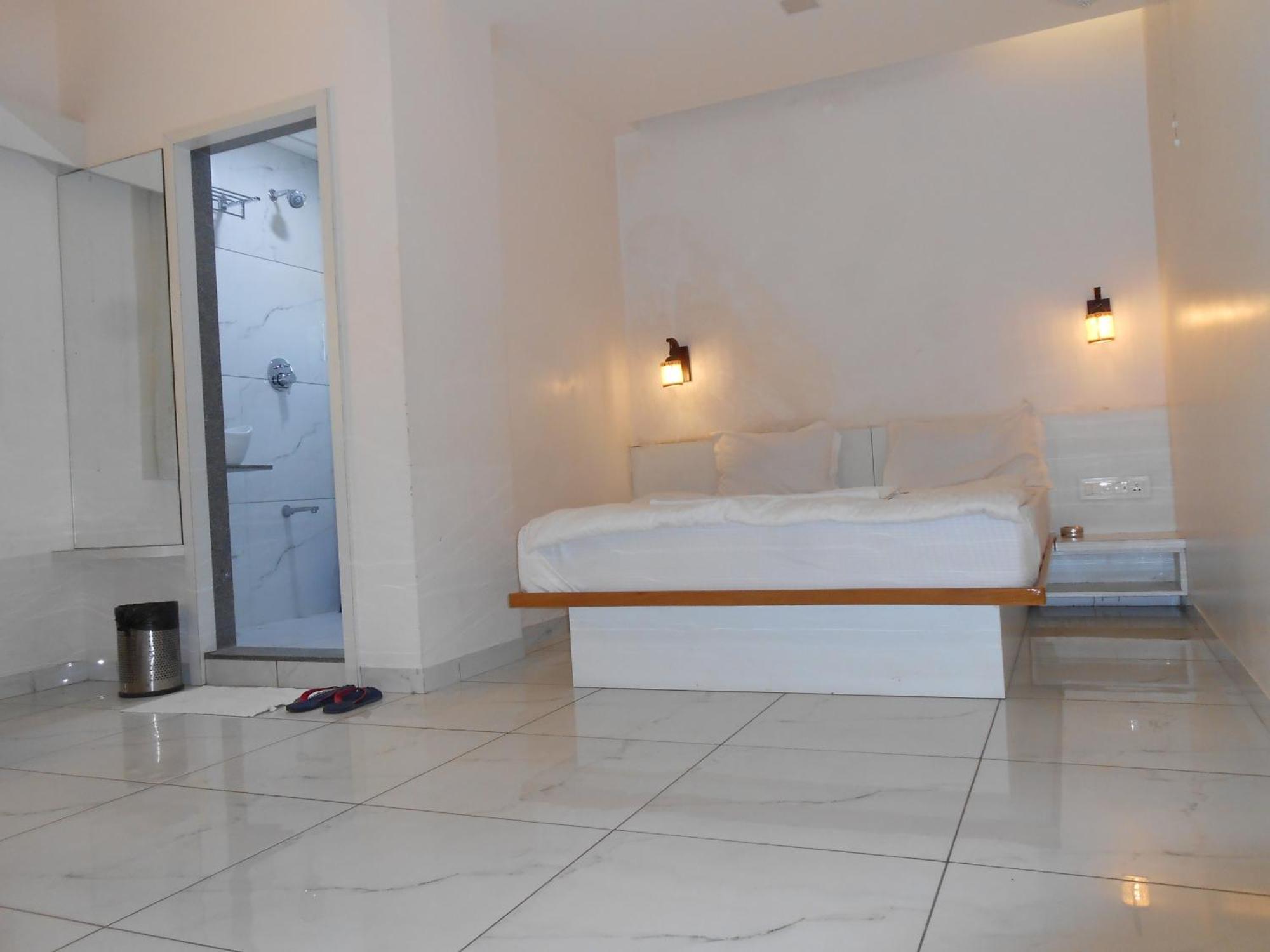 Hotel Crossview Palanpur Bagian luar foto