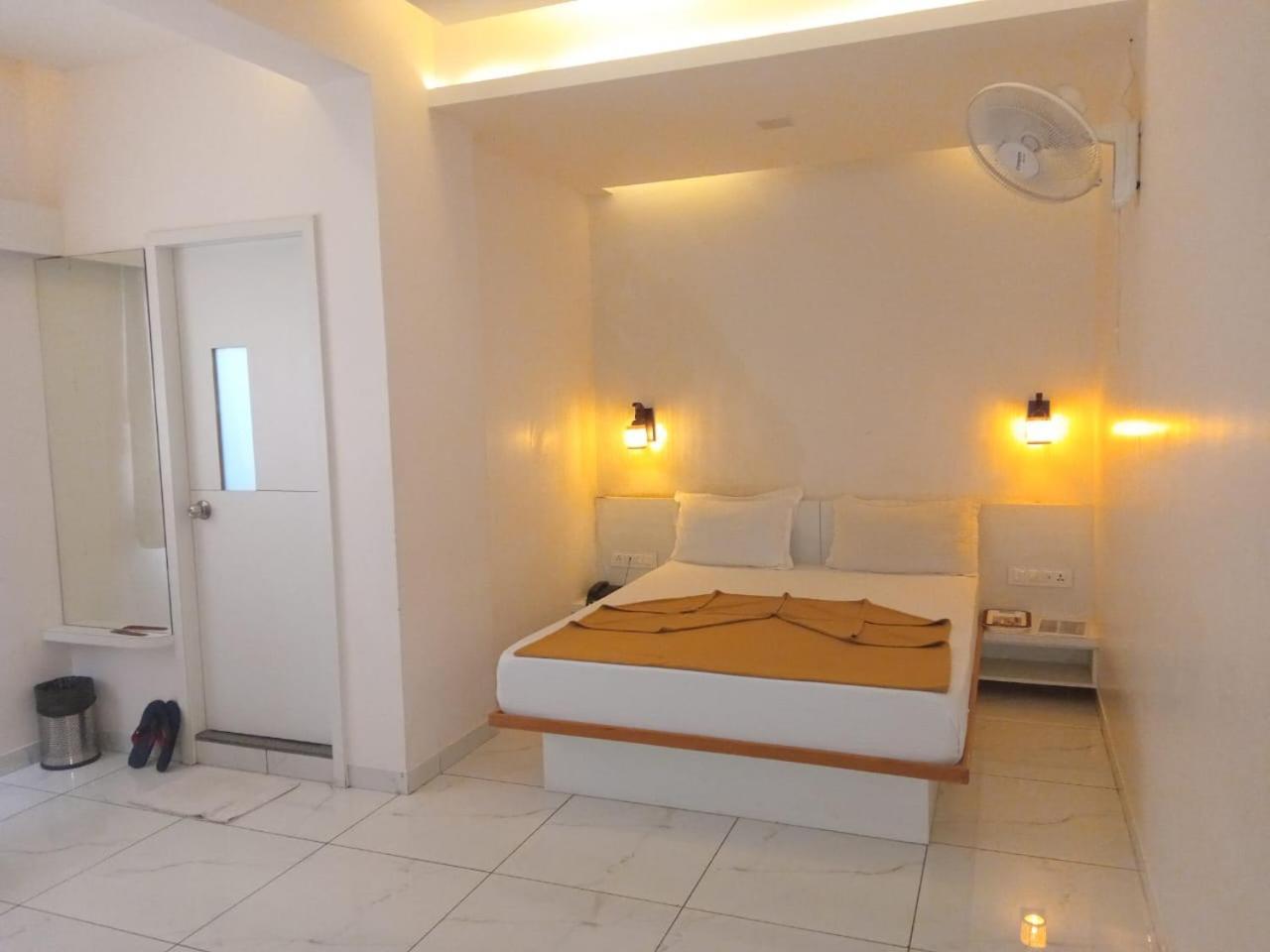 Hotel Crossview Palanpur Bagian luar foto