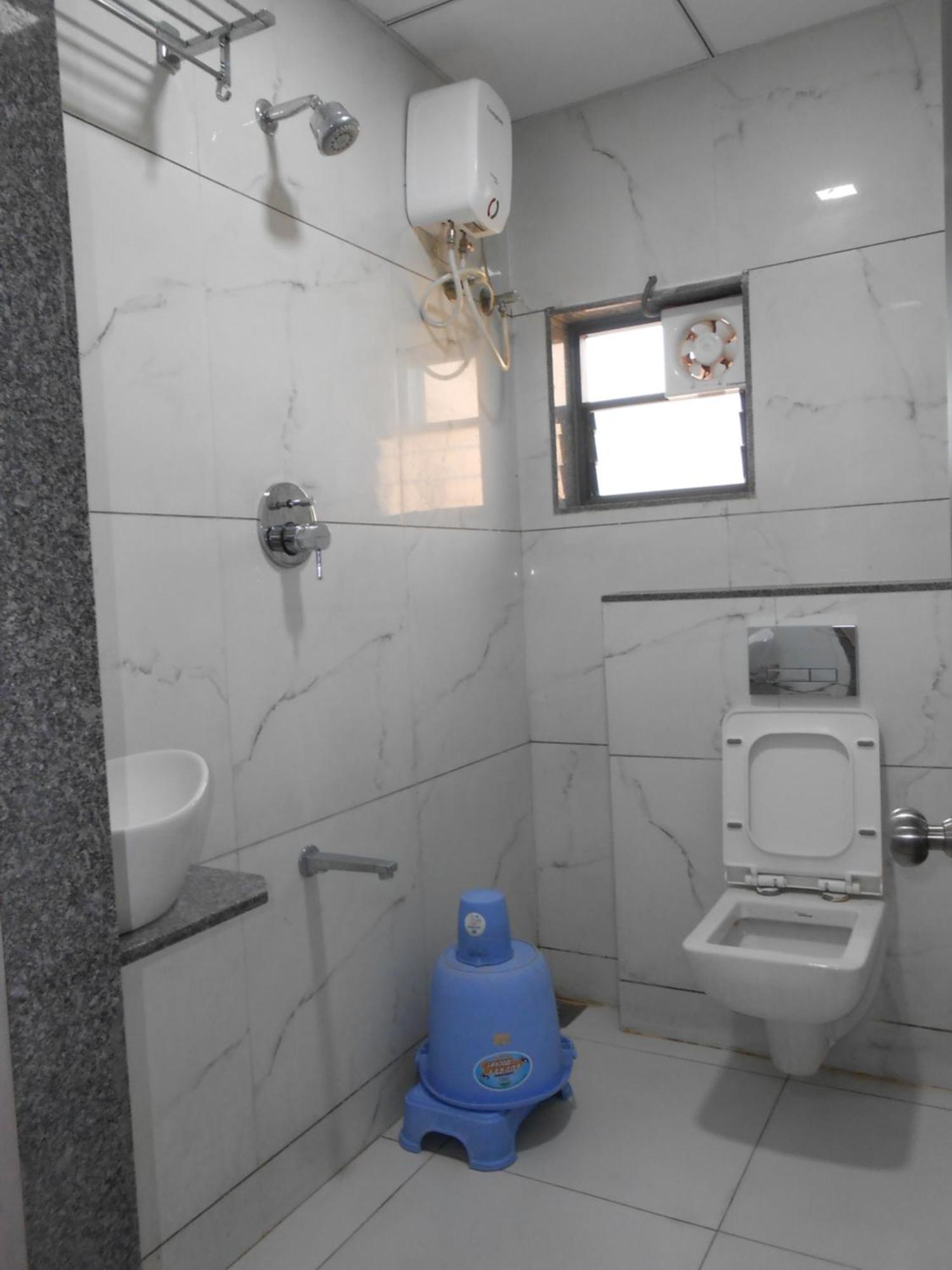 Hotel Crossview Palanpur Bagian luar foto